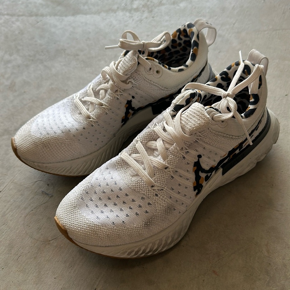 NIKE sneakers. Worn a couple of times.